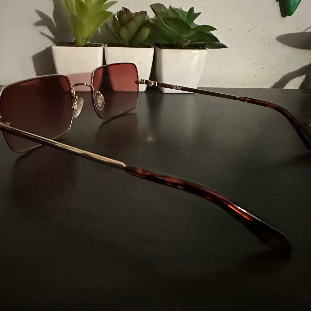 Brand new never worn quay 70s inspired sunglasses